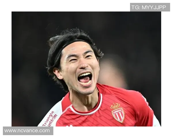 爆发力强的日本足球球星:快速突破与进攻威胁的完美结合 爆发力强的日本足球球星:快速突破与进攻威胁的完美结合