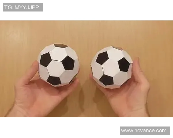 纸艺足球明星制作技巧与创意设计全过程解析 纸艺足球明星制作技巧与创意设计全过程解析